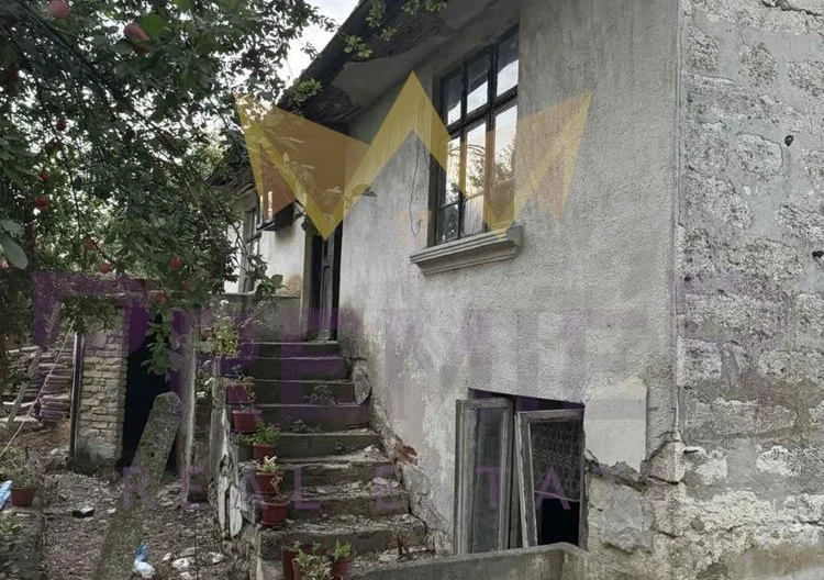 Двуетажна къща  в с.Водица. -  - снимка 3 - Имоти Премиер