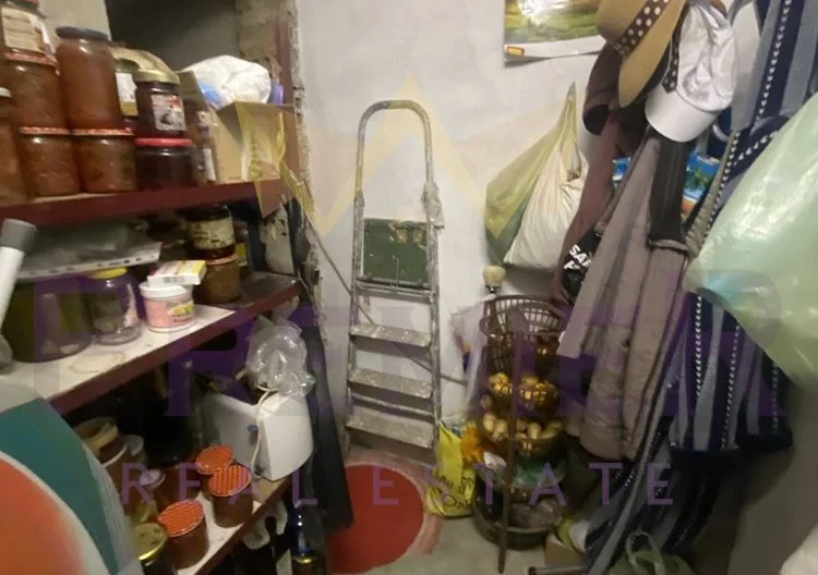 Двуетажна къща в централната част на село Кичево -  - снимка 11 - Имоти Премиер