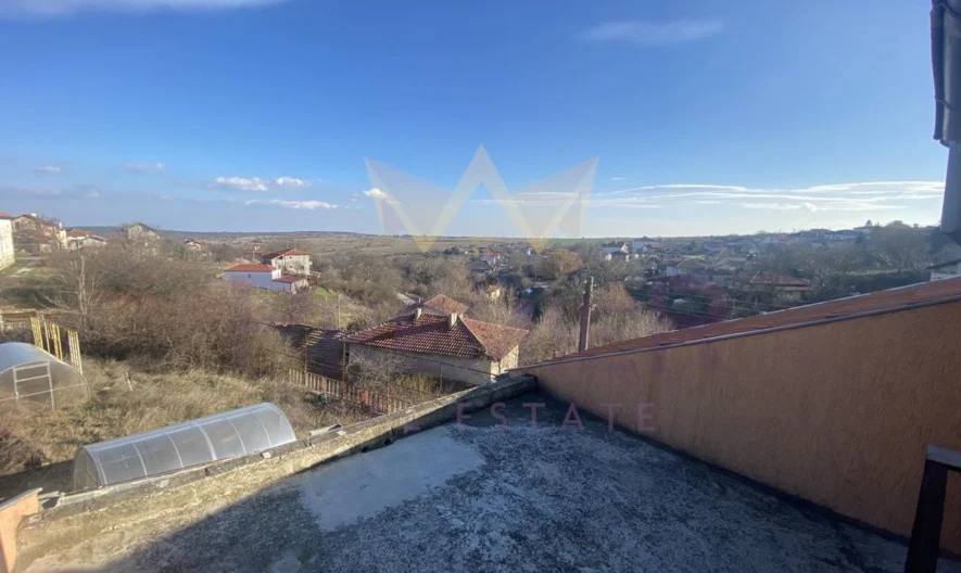 Двуетажна къща в централната част на село Кичево -  - снимка 12 - Имоти Премиер