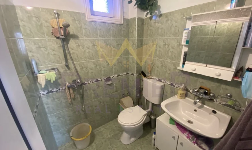 Двуетажна къща в централната част на село Кичево -  - снимка 15 - Имоти Премиер