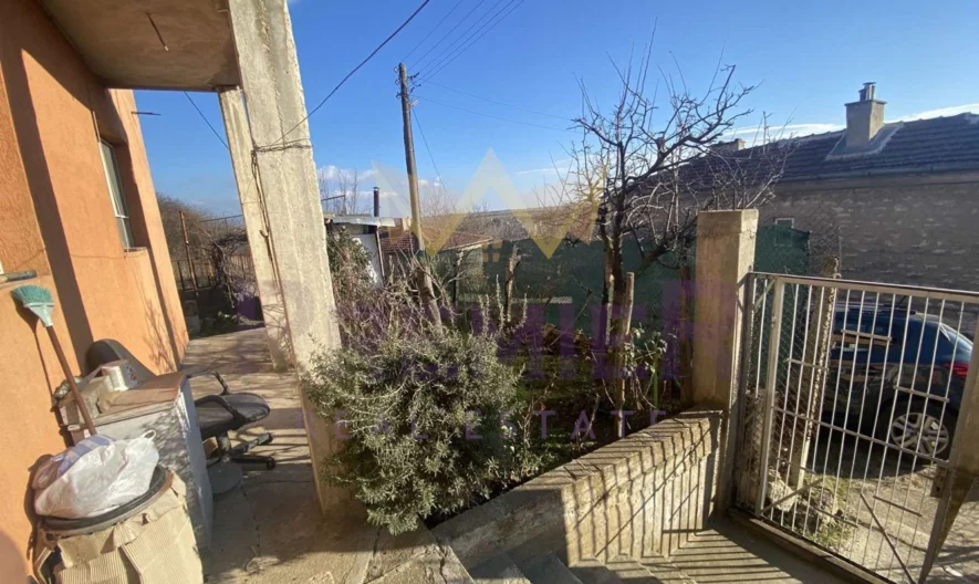 Двуетажна къща в централната част на село Кичево -  - снимка 17 - Имоти Премиер