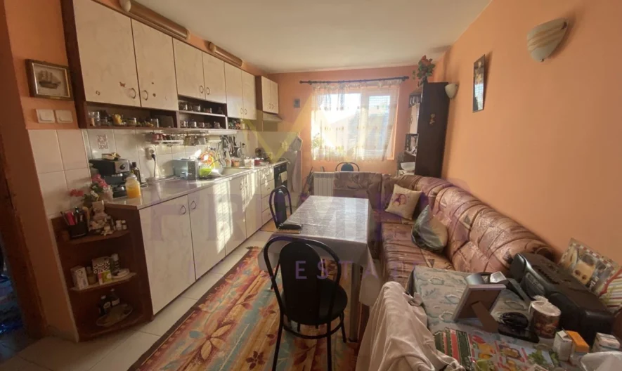 Двуетажна къща в централната част на село Кичево -  - снимка 4 - Имоти Премиер