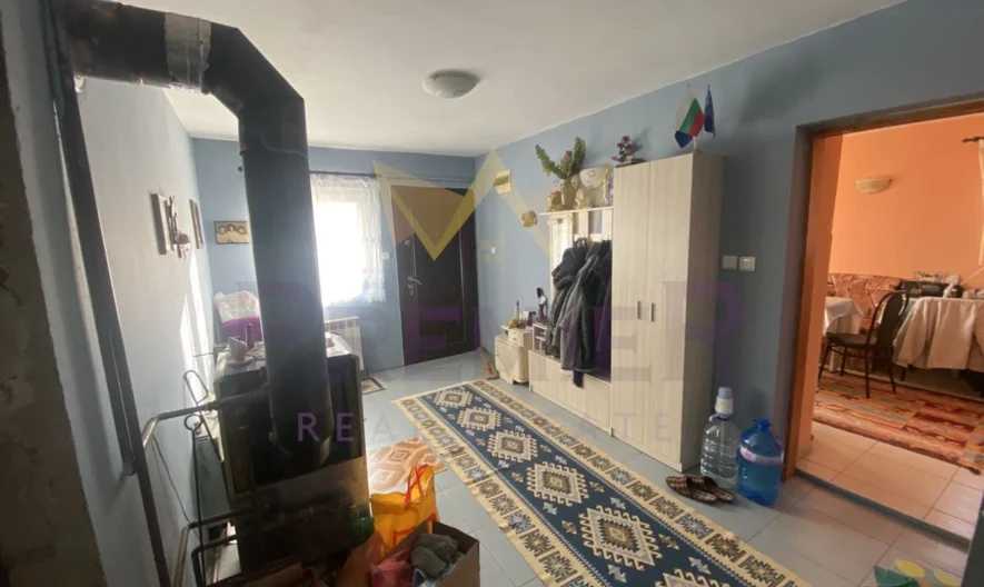 Двуетажна къща в централната част на село Кичево -  - снимка 5 - Имоти Премиер