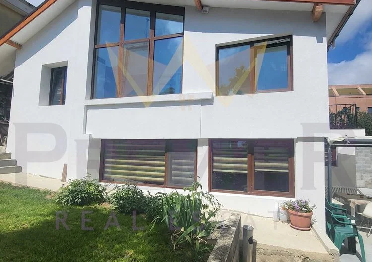 Двуетажна къща,м-т Траката - - снимка 1 - Имоти Премиер