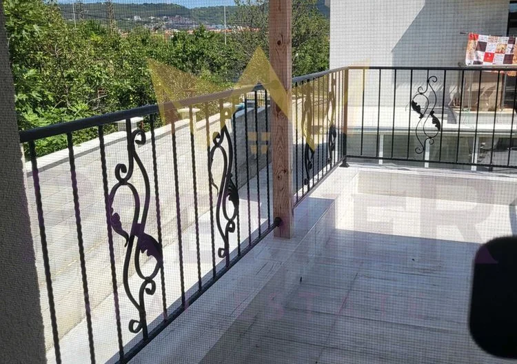 Двуетажна къща,м-т Траката -  - снимка 8 - Имоти Премиер