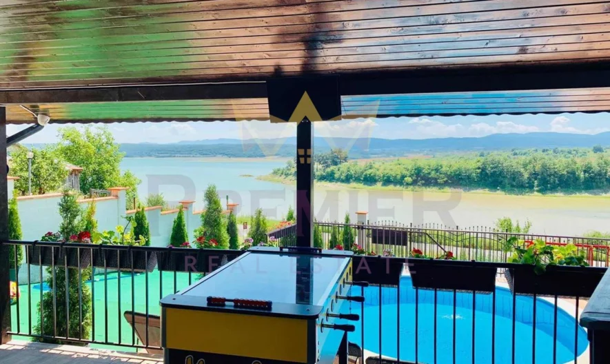 Двуетажна луксознообзаведена къща - - снимка 1 - Имоти Премиер