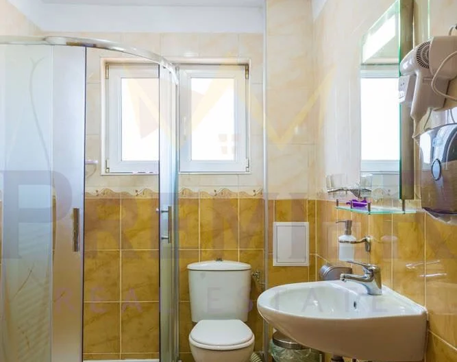 Двуетажна луксознообзаведена къща - - снимка 11 - Имоти Премиер