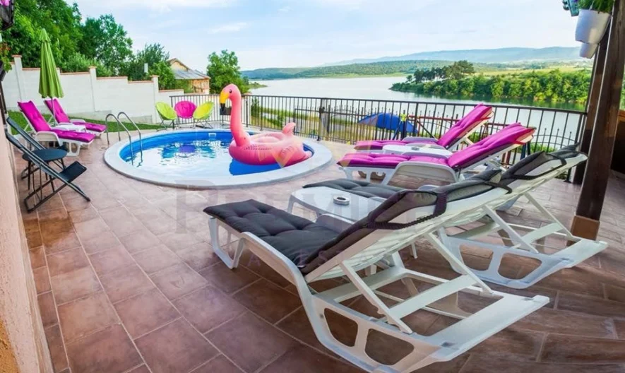 Двуетажна луксознообзаведена къща - - снимка 15 - Имоти Премиер