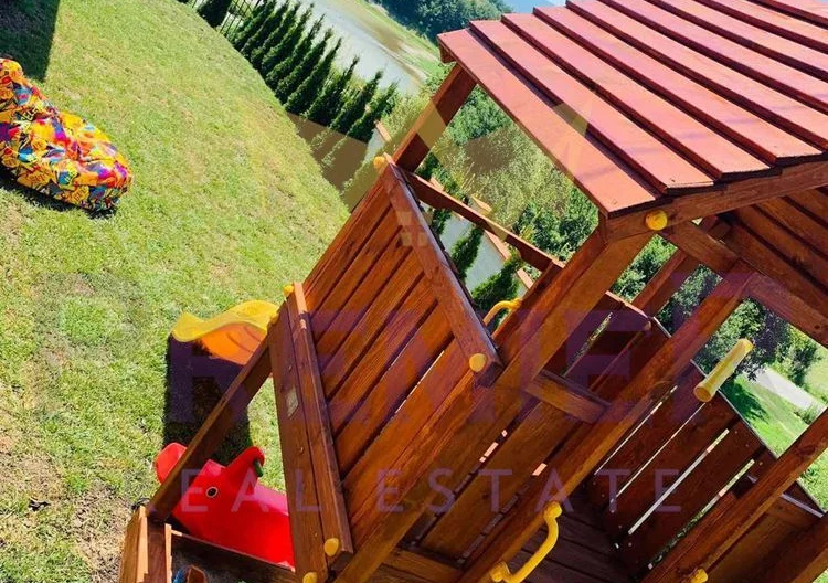 Двуетажна луксознообзаведена къща - - снимка 21 - Имоти Премиер