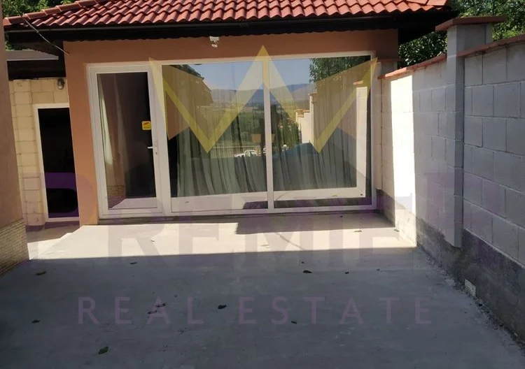 Двуетажна луксознообзаведена къща -  - снимка 22 - Имоти Премиер