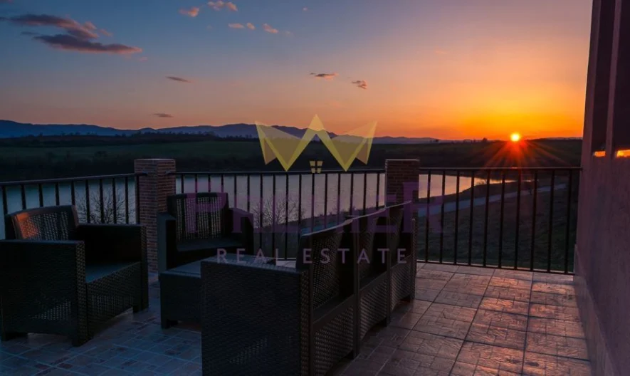 Двуетажна луксознообзаведена къща - - снимка 25 - Имоти Премиер