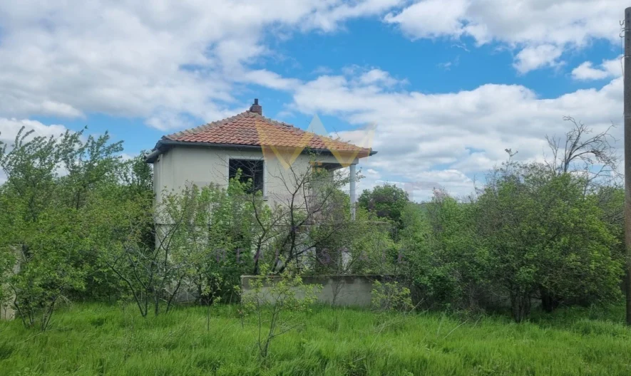 двуетажна малка къща за ремонт с парцел 2750м2 в края на село Венелин -  - снимка 3 - Имоти Премиер