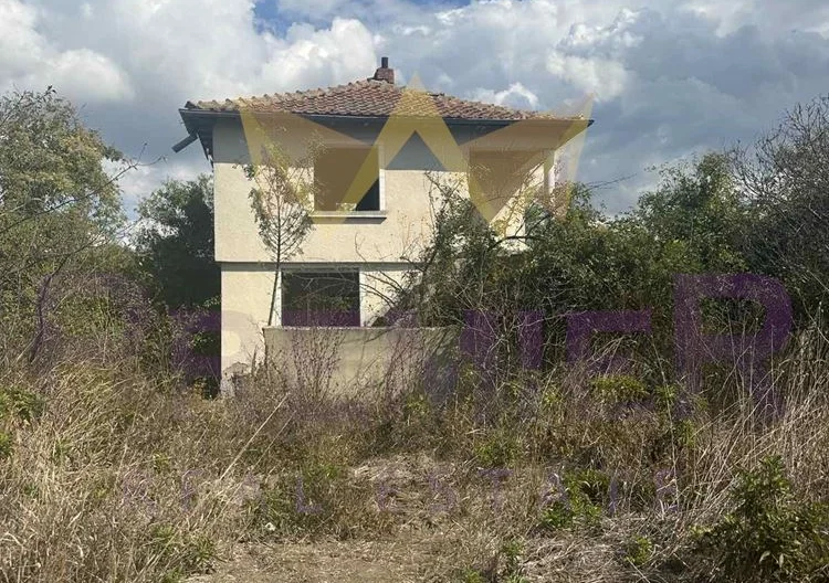 двуетажна малка къща за ремонт с парцел 2750м2 в края на село Венелин - - снимка 8 - Имоти Премиер