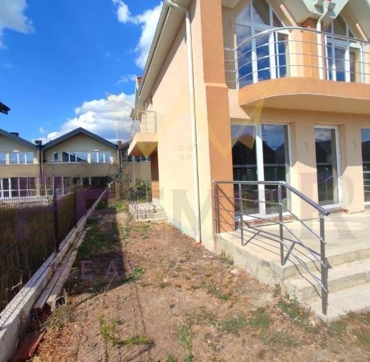 Двуетажна новопостроена къща в с.Равно поле - - снимка 7 - Имоти Премиер