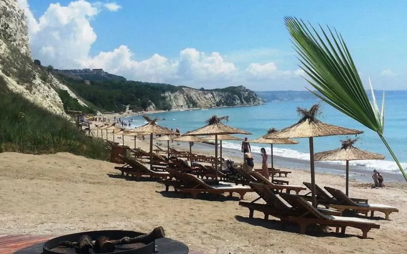 Двуетажна обзаведена къща - - снимка 10 - Имоти Премиер