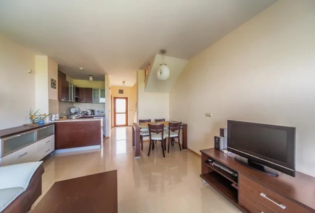 Двуетажна обзаведена къща - - снимка 2 - Имоти Премиер