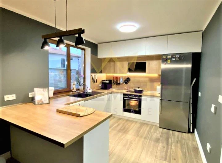 Двуетажна обзаведена къща в гр.Костинброд - - снимка 1 - Имоти Премиер