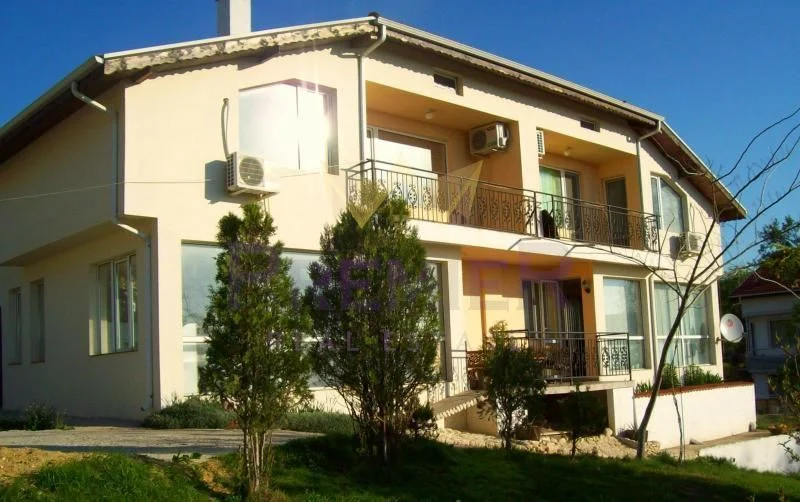 Двуетажна панорамна къща близнак в кв. Виница -  - снимка 5 - Имоти Премиер