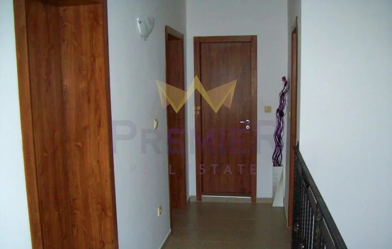 Двуетажна панорамна къща близнак в кв. Виница -  - снимка 8 - Имоти Премиер