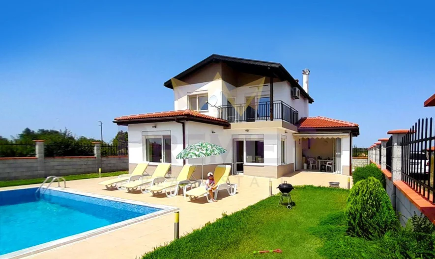 Двуетажна вила с басейн до голф игрище BlackSeaRama Golf & Villas -  - снимка 1 - Имоти Премиер