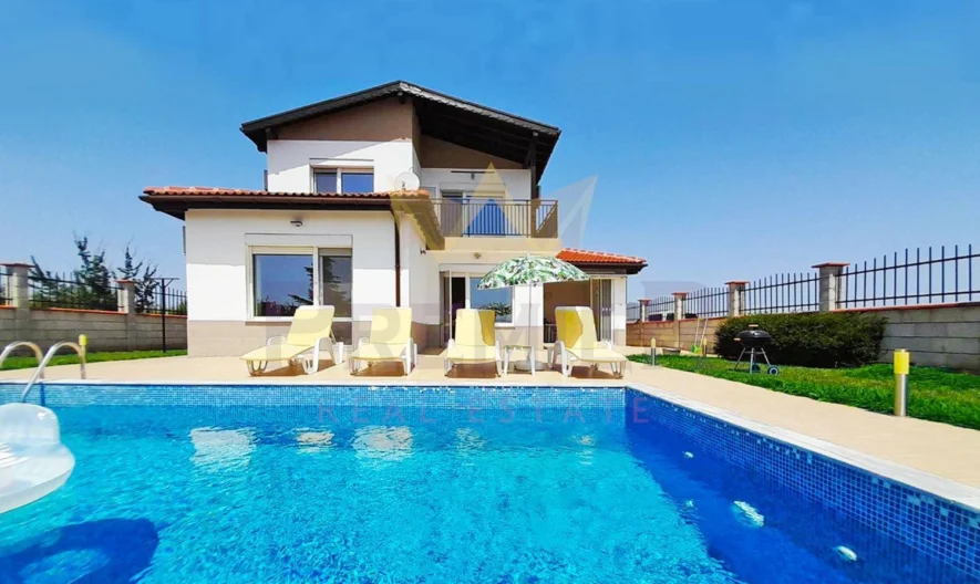 Двуетажна вила с басейн до голф игрище BlackSeaRama Golf & Villas -  - снимка 3 - Имоти Премиер
