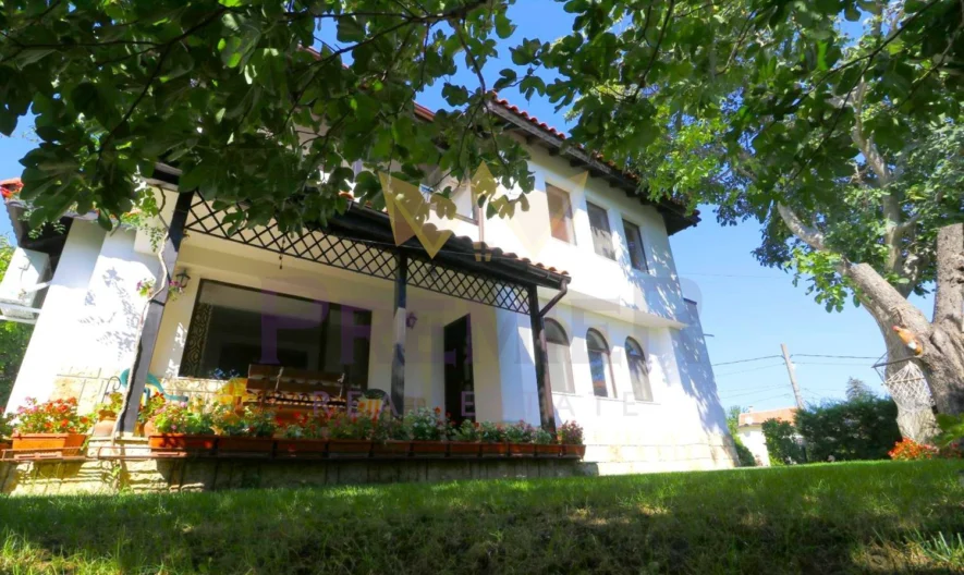 Двуетажна вила с морска панорама в гр. Балчик в близост до ботаническата градина ! - - снимка 1 - Имоти Премиер