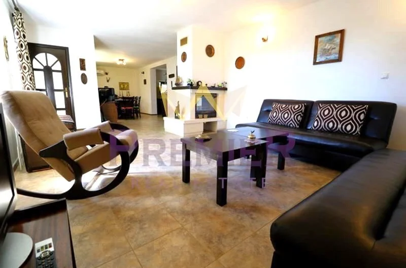 Двуетажна вила с морска панорама в гр. Балчик в близост до ботаническата градина ! - - снимка 2 - Имоти Премиер