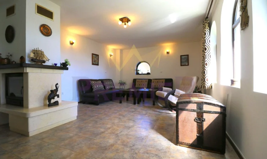 Двуетажна вила с морска панорама в гр. Балчик в близост до ботаническата градина ! - - снимка 3 - Имоти Премиер