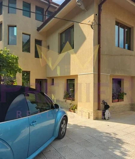 Двуфамилна къща, кв. Аспарухово - - снимка 1 - Имоти Премиер