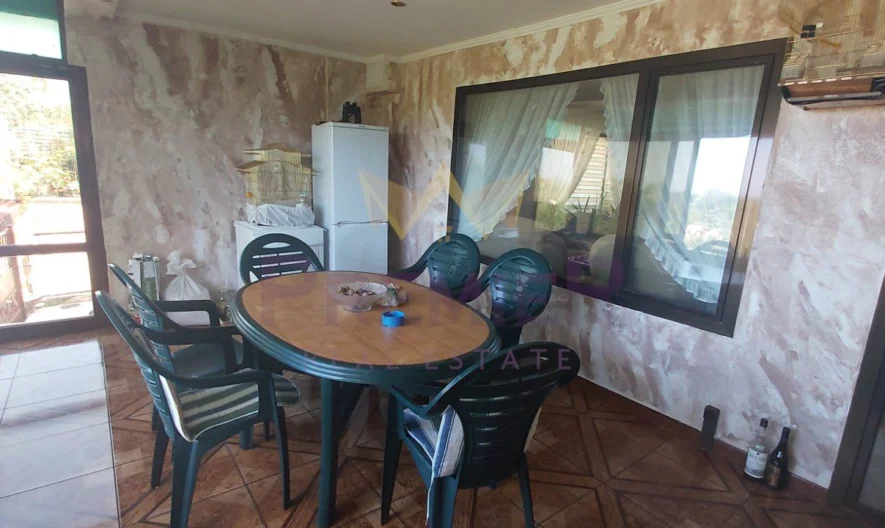 Двуфамилна къща, кв. Аспарухово - - снимка 10 - Имоти Премиер