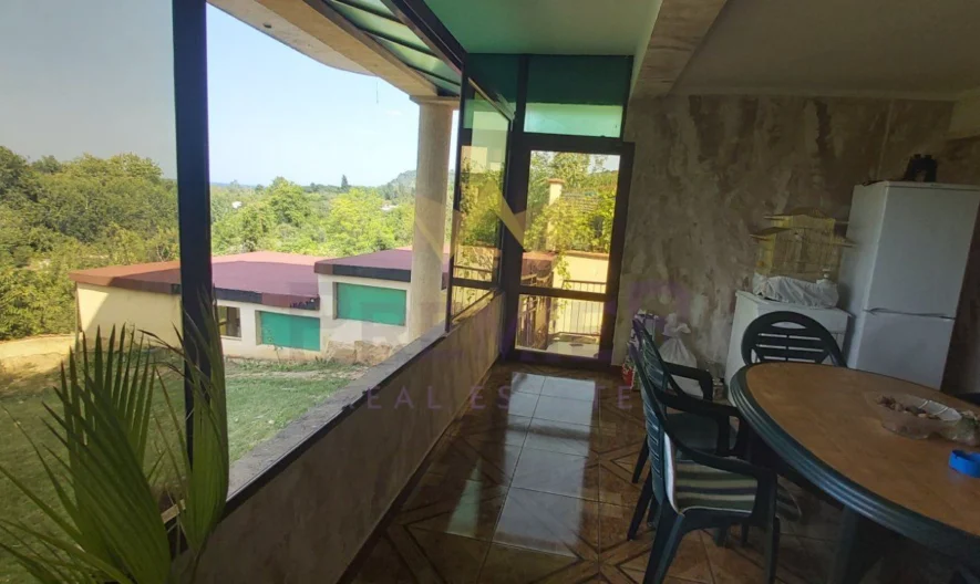 Двуфамилна къща, кв. Аспарухово -  - снимка 10 - Имоти Премиер