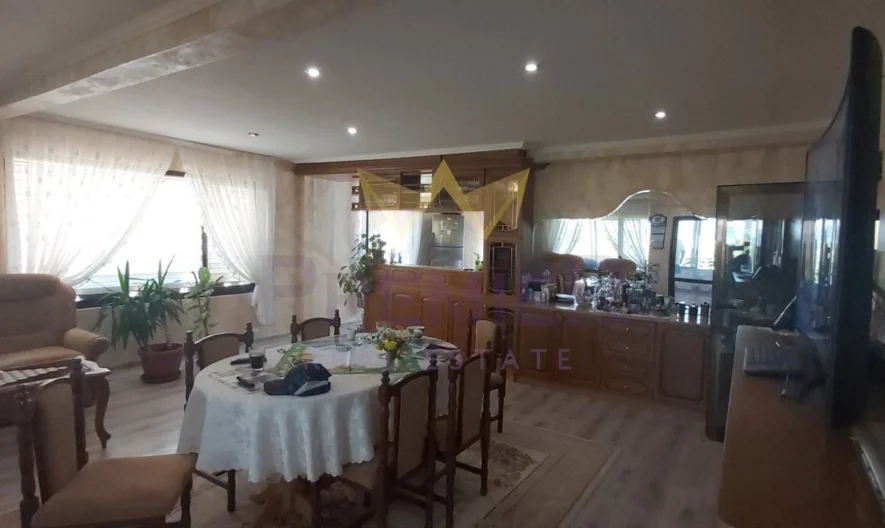 Двуфамилна къща, кв. Аспарухово - - снимка 13 - Имоти Премиер