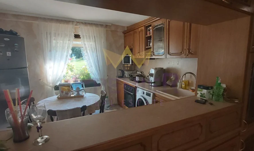 Двуфамилна къща, кв. Аспарухово -  - снимка 14 - Имоти Премиер