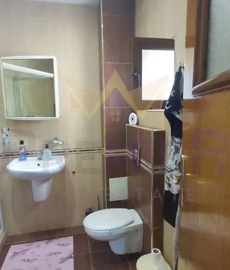 Двуфамилна къща, кв. Аспарухово - - снимка 16 - Имоти Премиер