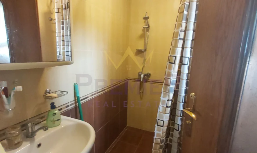 Двуфамилна къща, кв. Аспарухово - - снимка 19 - Имоти Премиер