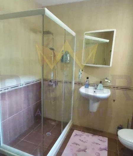 Двуфамилна къща, кв. Аспарухово -  - снимка 19 - Имоти Премиер