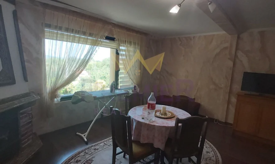 Двуфамилна къща, кв. Аспарухово -  - снимка 22 - Имоти Премиер