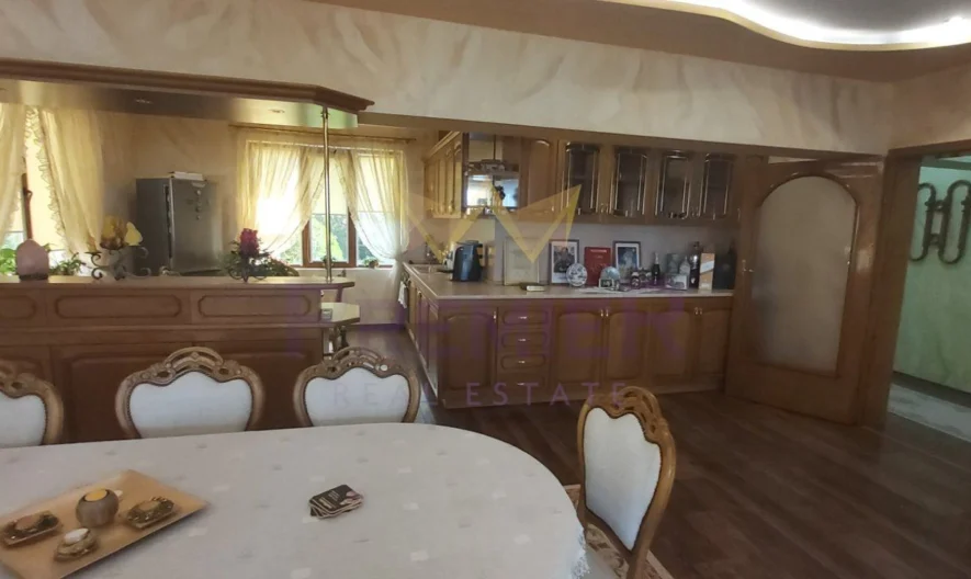 Двуфамилна къща, кв. Аспарухово - - снимка 24 - Имоти Премиер