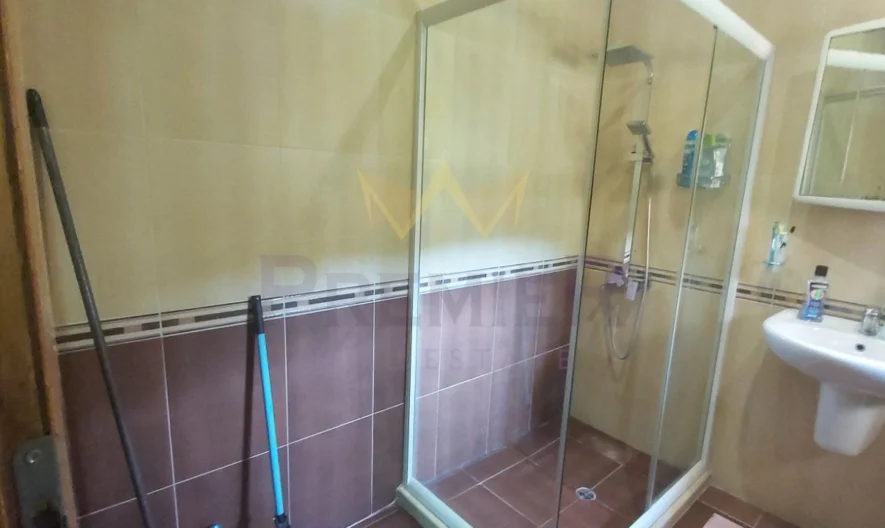 Двуфамилна къща, кв. Аспарухово -  - снимка 27 - Имоти Премиер