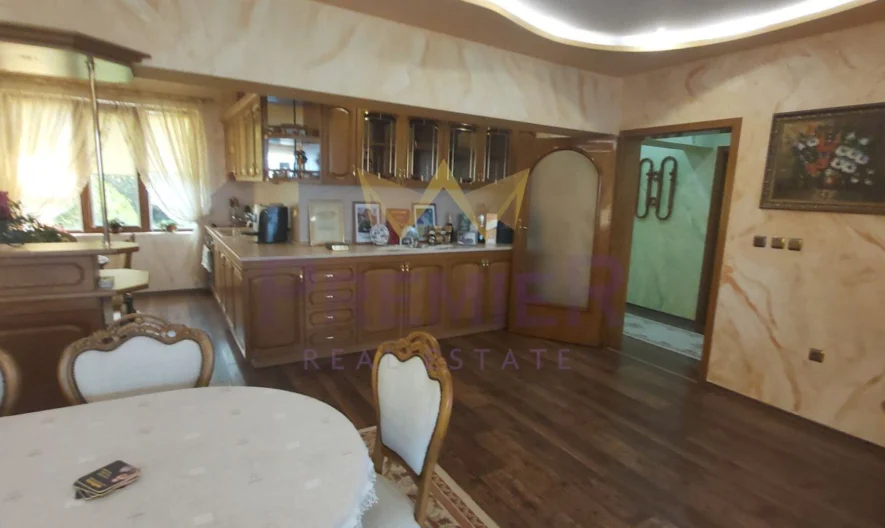 Двуфамилна къща, кв. Аспарухово - - снимка 32 - Имоти Премиер