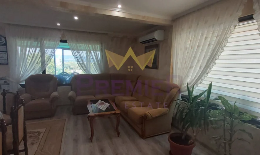 Двуфамилна къща, кв. Аспарухово -  - снимка 32 - Имоти Премиер