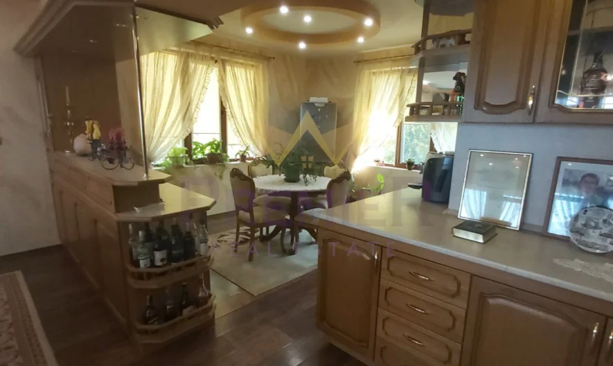 Двуфамилна къща, кв. Аспарухово - - снимка 36 - Имоти Премиер