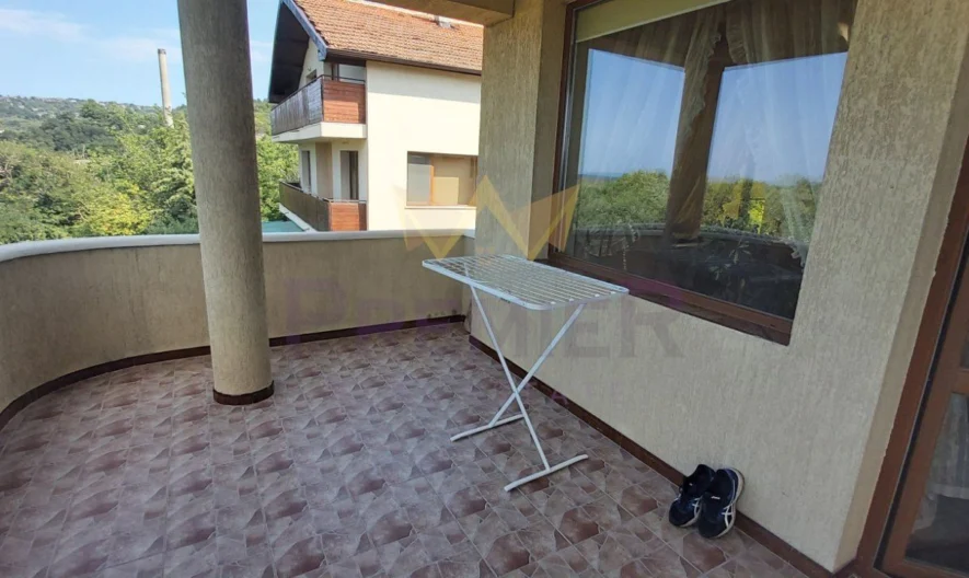 Двуфамилна къща, кв. Аспарухово -  - снимка 36 - Имоти Премиер