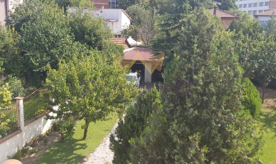 Двуфамилна къща, кв. Аспарухово - - снимка 43 - Имоти Премиер