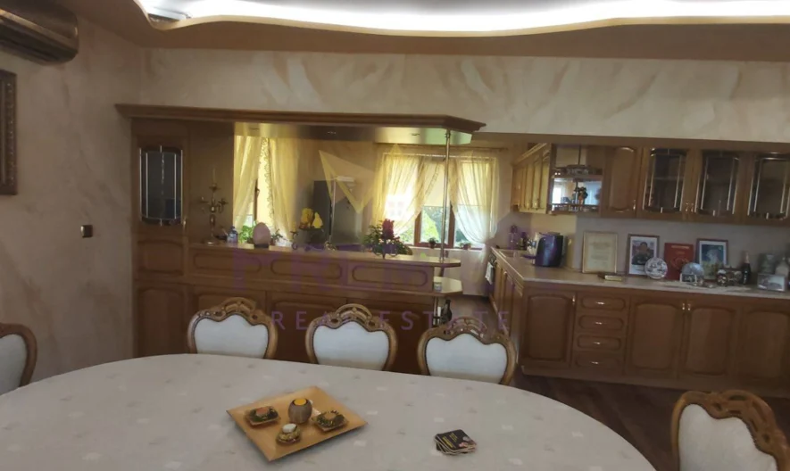 Двуфамилна къща, кв. Аспарухово - - снимка 45 - Имоти Премиер