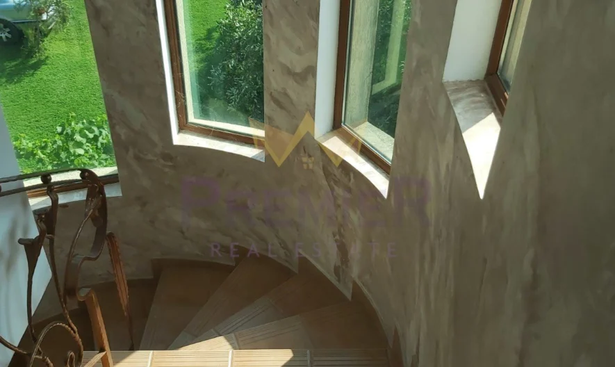 Двуфамилна къща, кв. Аспарухово - - снимка 49 - Имоти Премиер