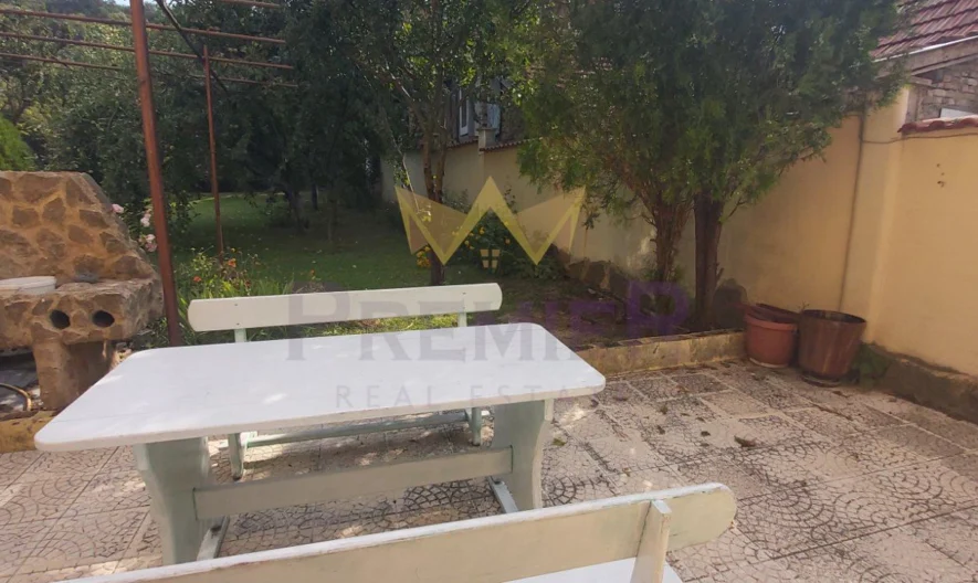 Двуфамилна къща, кв. Аспарухово -  - снимка 5 - Имоти Премиер