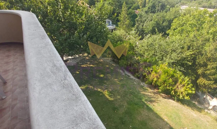 Двуфамилна къща, кв. Аспарухово -  - снимка 53 - Имоти Премиер