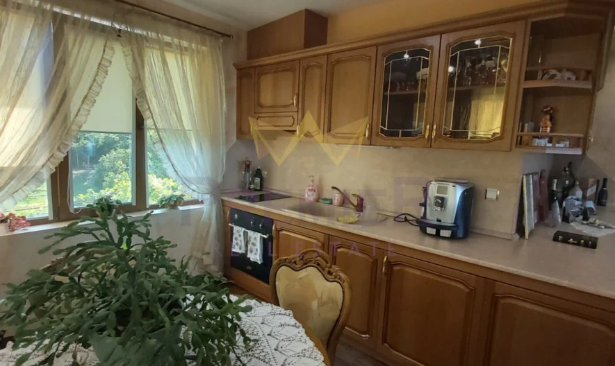 Двуфамилна къща, кв. Аспарухово -  - снимка 57 - Имоти Премиер