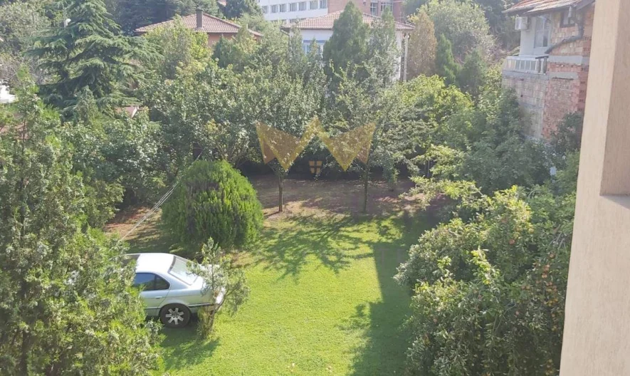 Двуфамилна къща, кв. Аспарухово - - снимка 61 - Имоти Премиер